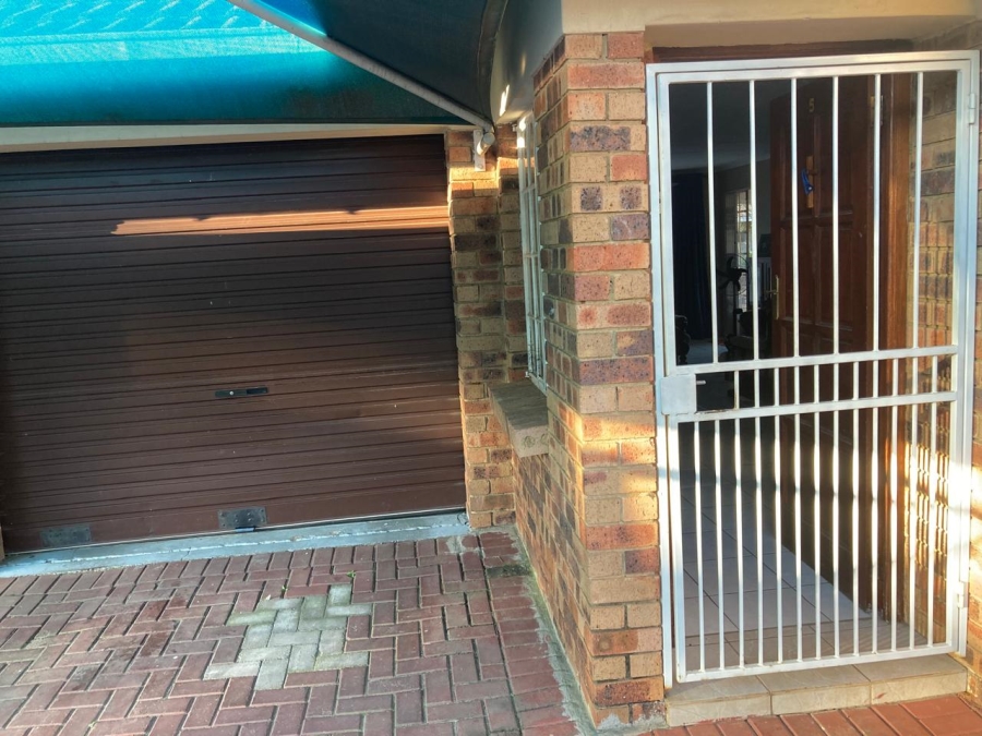 3 Bedroom Property for Sale in Geelhoutpark North West